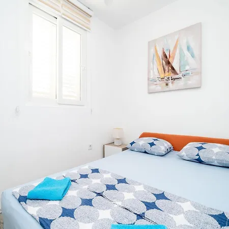 & Alan - Double With Shared Bathroom 2 Apartment