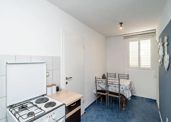 & Alan - Double With Shared Bathroom 2 * דוברובניק