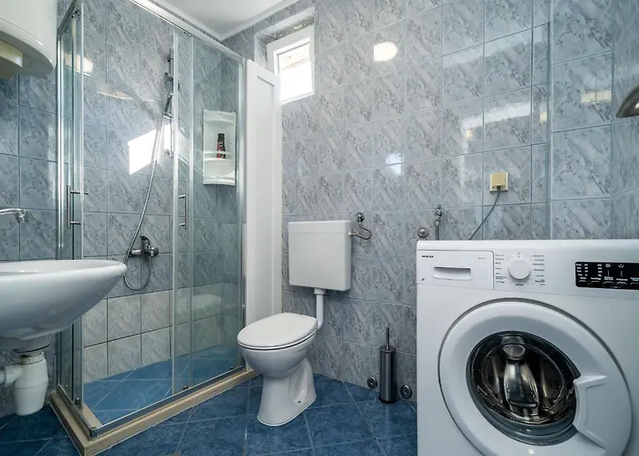 & Alan - Double With Shared Bathroom 2 דוברובניק