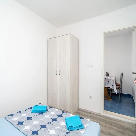 & Alan - Double With Shared Bathroom 2 Apartment *
